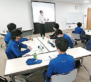 選抜チームで顧客満足追及